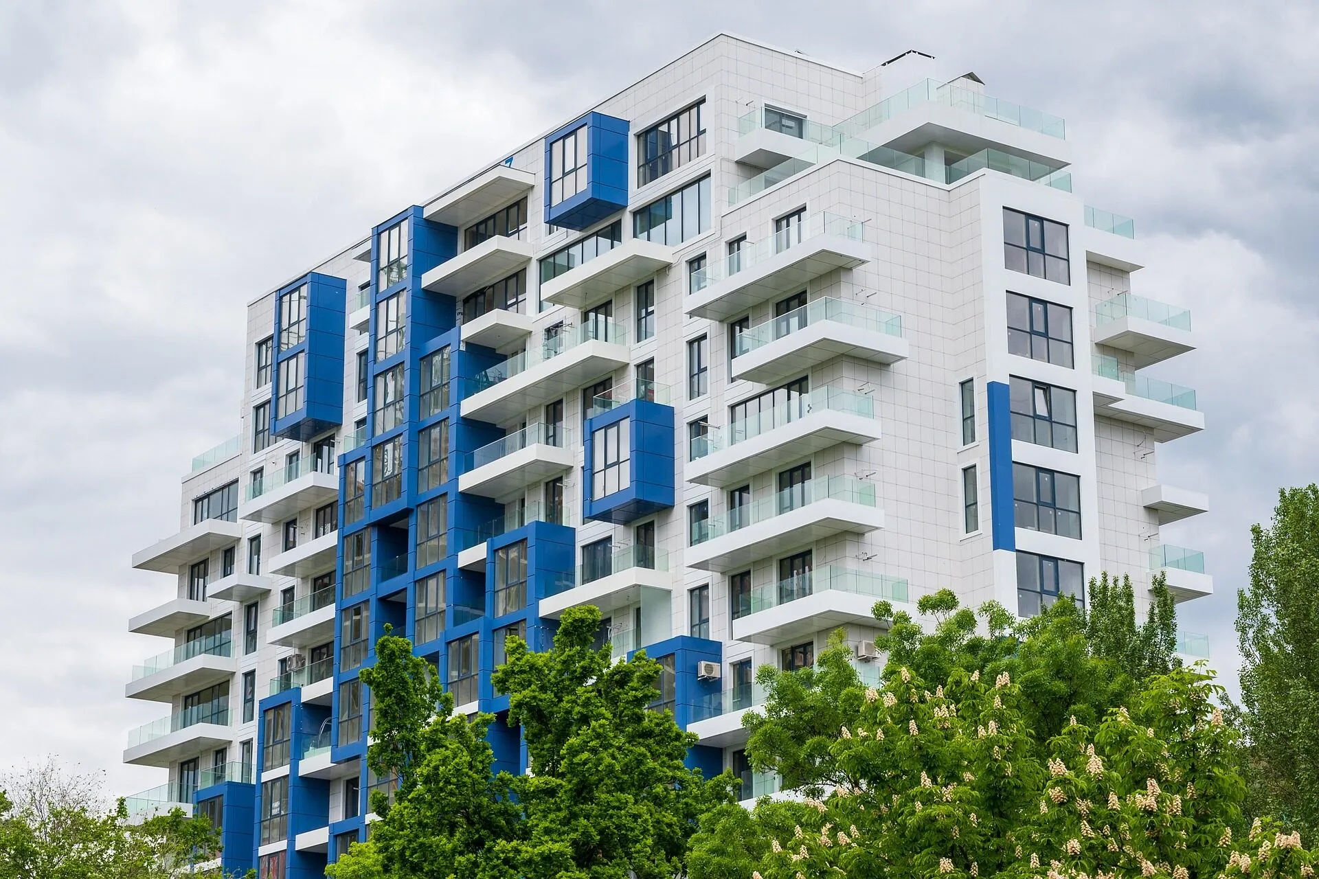 Façade d’un immeuble à logements, contexte locatif d’une infestation
