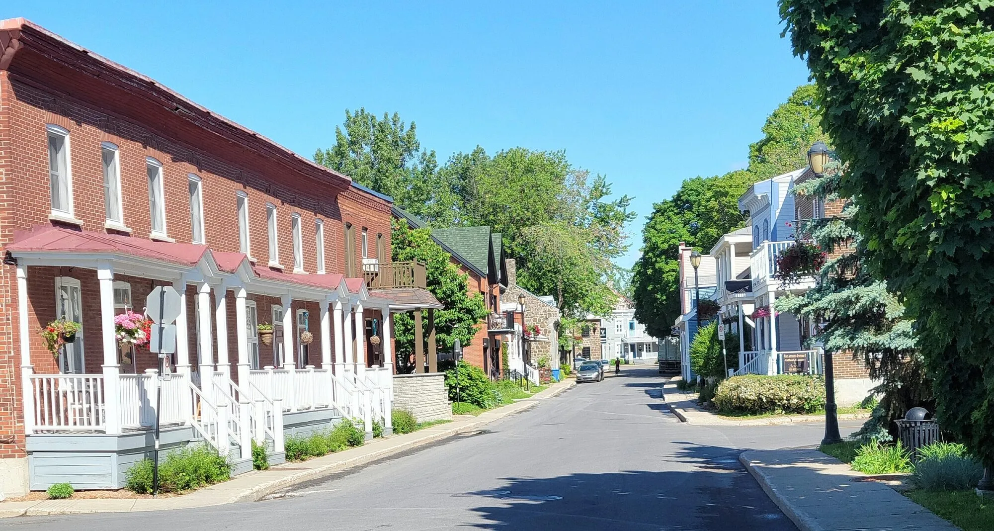 Maisons patrimoniales en brique sur le chemin de Saint-Jean, dans le Vieux-La Prairie